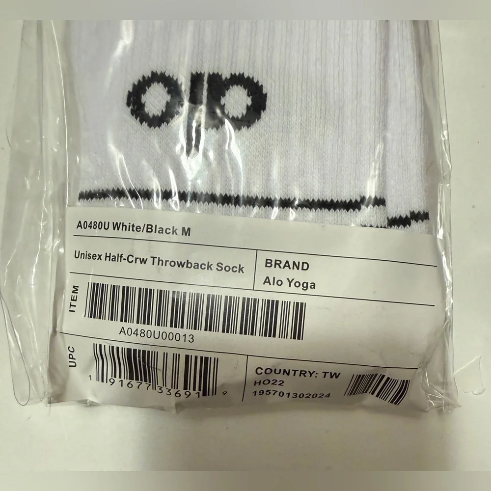 ALO Yoga Half Crew Throwback Socks White Black Unisex-Size Med-NWT - Picture 6 of 10
